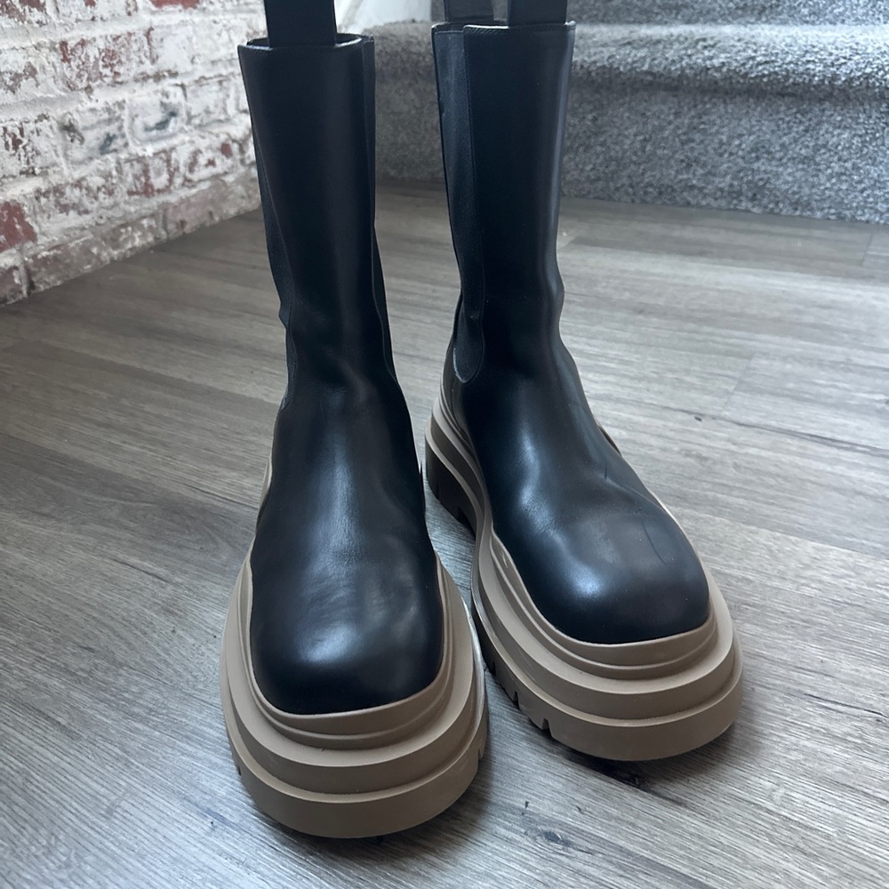 Bottega Veneta men tire Chelsea boots